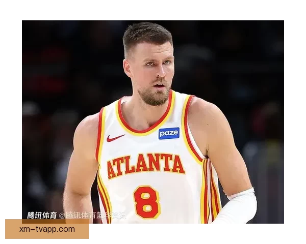 波尔津吉斯罚球时勇士仅剩2人替补席 7人缺阵影响球队表现 波尔津吉斯罚球时勇士仅剩2人替补席 7人缺阵影响球队表现